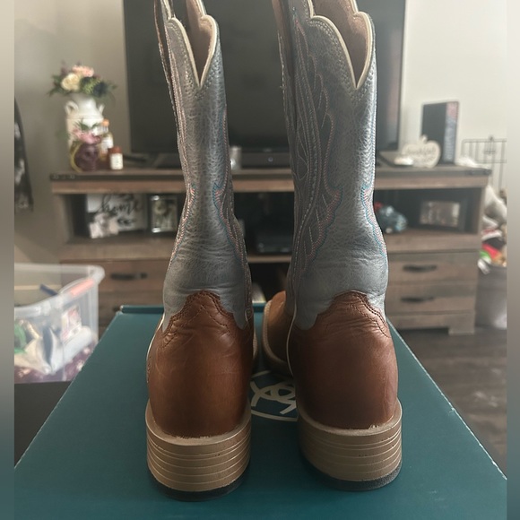 Ariat Women Boots - Picture 3 of 8